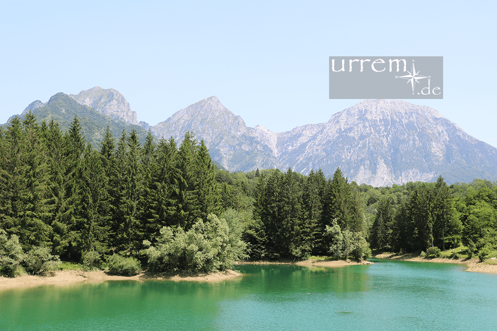 Rund um den See (Lago di Barcis) im Friaul die Berge bzw. Dolomiten
