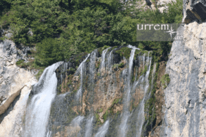 Der Boka Wasserfall bei Bovec in Slowenien Der Boka Wasserfall bei Bovec in Slowenien