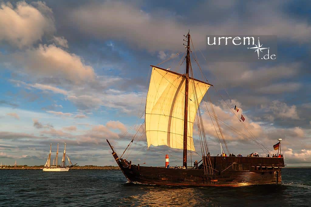 Ein Segelschiff der Hanse, genannt Kogge. Für die Hansestädte ideal, da klein und wenig, aber auch tauglich für die raue See. Ein Segelschiff der Hanse, genannt Kogge. Für die Hansestädte ideal, da klein und wenig, aber auch tauglich für die raue See.