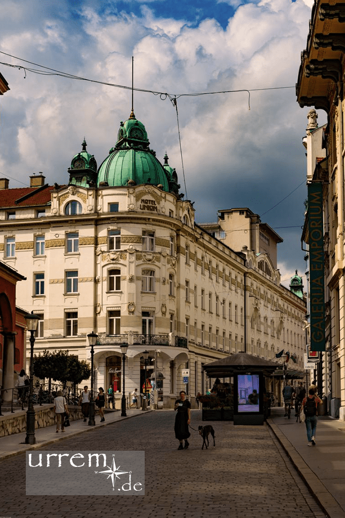 Ljubljana ist voller Kultur und vielen sch&ouml;nen alten Bauten. Wie das Union Hotel (Brauerei). Und auch hier sind Autos Mangelware.