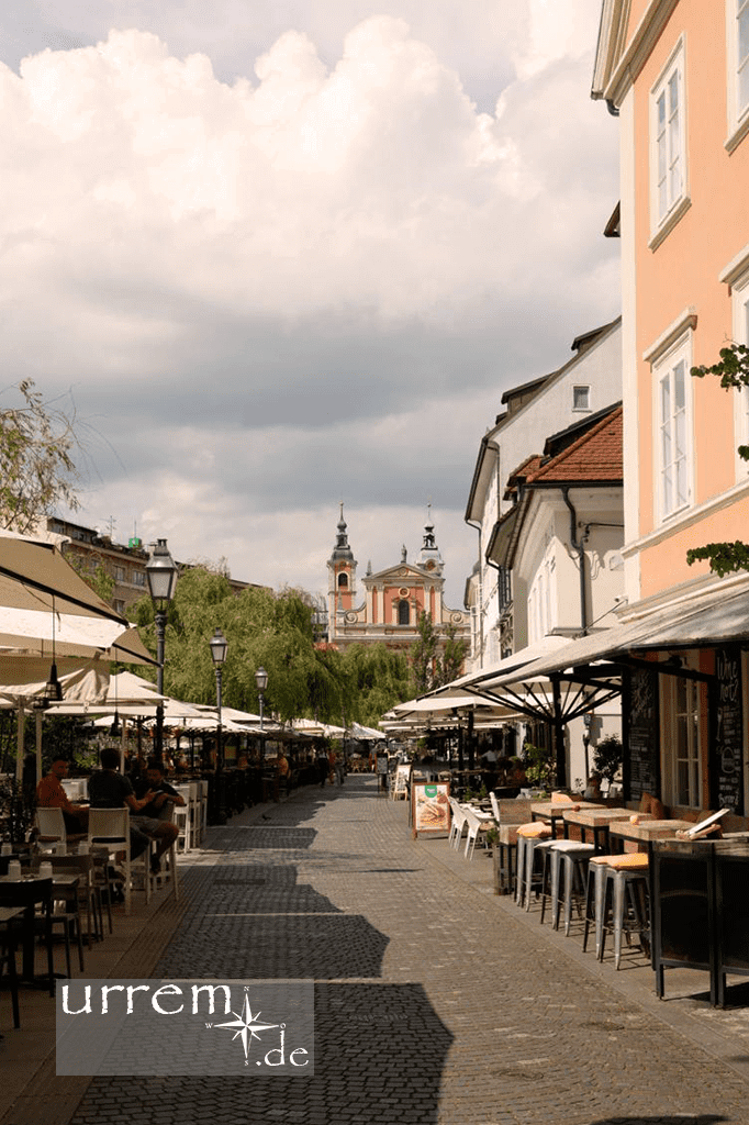 Die Flaniermeile in Ljubljana ist der Hammer. An beiden Seiten des Flusses Ljubljanica steht eine Bar neben der anderen, dazwischen viele Restaurants.