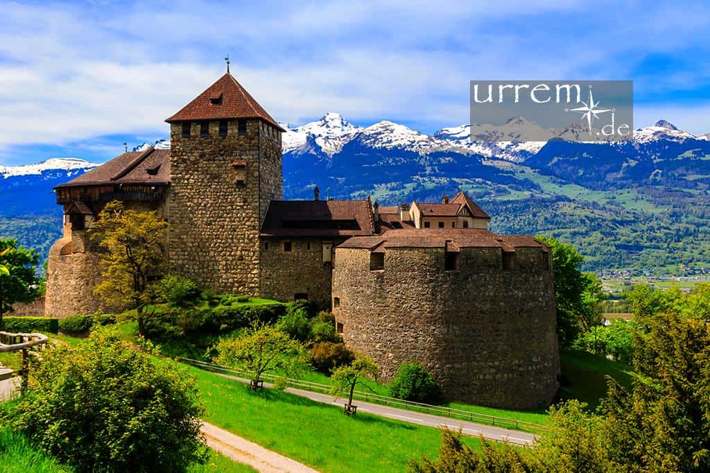 Das Fürstentum Liechtenstein ist ein deutschsprachiges Land mit Sehenswürdigkeiten, eingebettet in den Alpen zwischen Schweiz und Österreich.