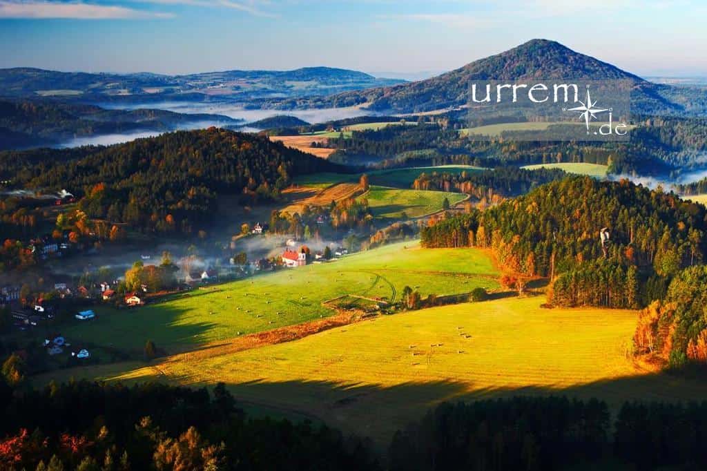 Tschechien, ein Land im Herzen Europas, ist reich an Geschichte, Kultur und atemberaubender Natur. Sehenswürdigkeiten Tschechien: Diese glänzen durch die malerischen Städten, beeindruckenden Schlössern und lebendigen Traditionen.