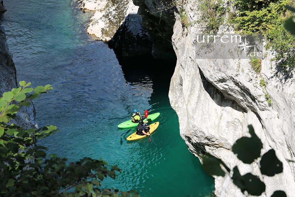 Im Soca Tal u. Nationalpark die natürlichen Soca Tröge u. Soca Schlucht bestaunen u. in einer Kajakschule im Wildwasser der Soca Kajak erlernen!