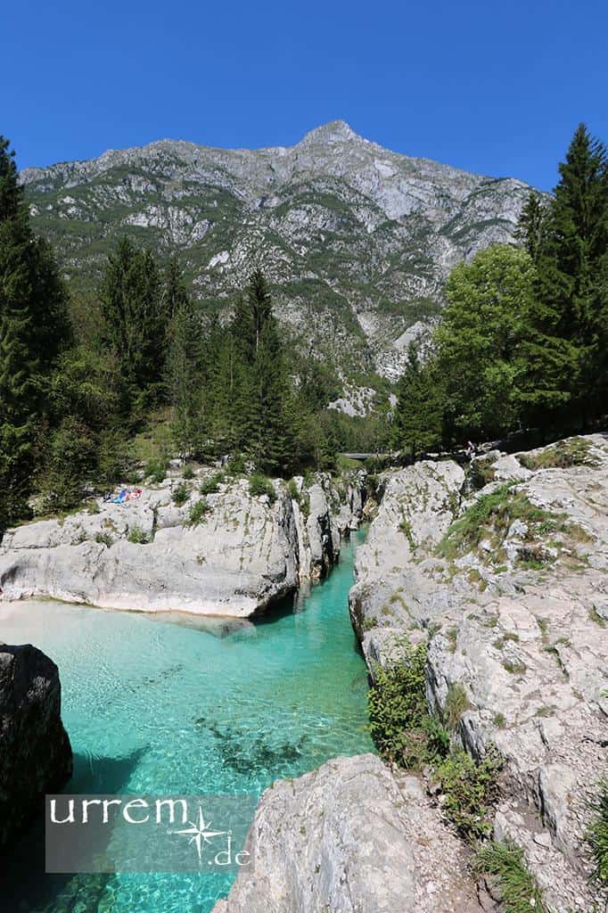 Soca Tr&ouml;ge oder auch Soca Schlucht im Socatal in Richtung Trenta. Hier kommt auch gerne mal die Kajakschule vorbei um in diesem t&uuml;rkis-blauem Wildwasser Kajak fahren zu erlenen.