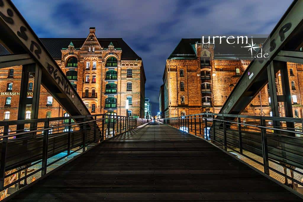 Die Speicherstadt Hamburg ist ein Ensemble aus historischen Lagerhäusern. Hamburgs Speicherstadt ist über 26 Hektar groß und seit 2015 ein UNESCO - Weltkulturerbe.