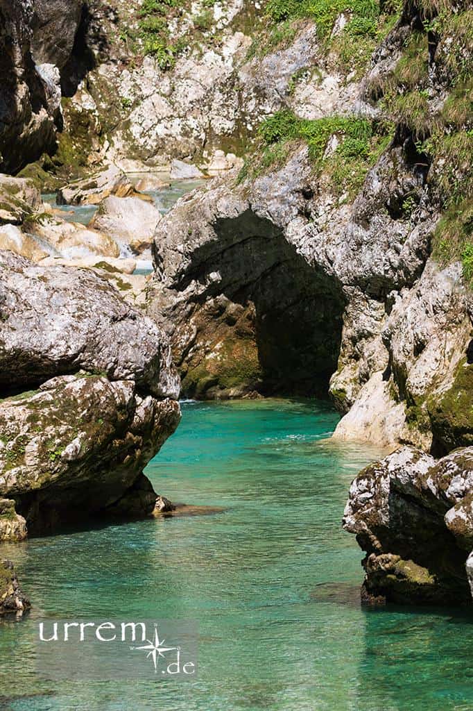 Die Tolmin Schlucht ist ber&uuml;hmt wegen ihrer Urspr&uuml;nlichkeit und dem Smaragdgr&uuml;nem Fluss.